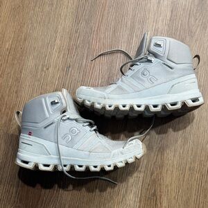 On Running woman’s  Boots - Light Gray